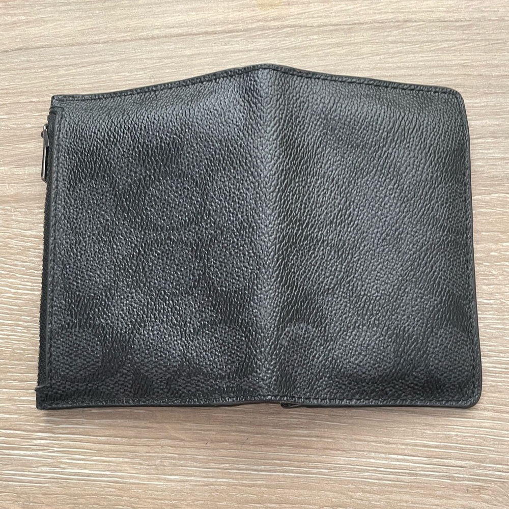Coach retail wallet. - Picture 2 of 4